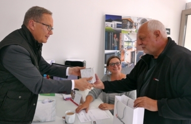 Prezydent sprzedawał okna