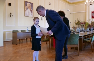 Drzewo z odpad&oacute;w