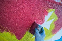 Mural przy dworcu