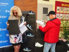 Nowe buty dla potrzebujących dzieci