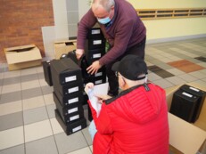 Nowe buty dla potrzebujących dzieci