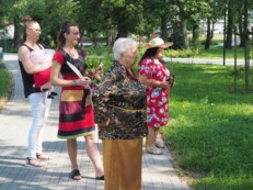 Seniorzy polecają książki na lato