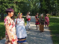 Seniorzy polecają książki na lato