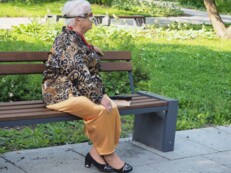 Seniorzy polecają książki na lato