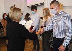 Nagrody dla najlepszych maturzyst&oacute;w