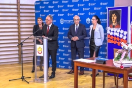 Podpisaniee umowy na budowę sali sportowej przy SP 8