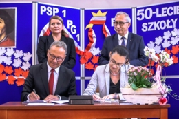 Podpisaniee umowy na budowę sali sportowej przy SP 8