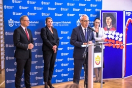Podpisaniee umowy na budowę sali sportowej przy SP 8