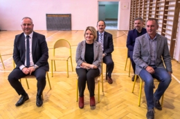 Podpisaniee umowy na budowę sali sportowej przy SP 8