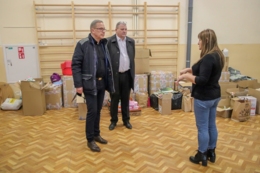Noclegowania w hali sportowej 