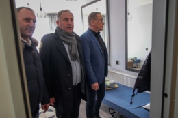 Noclegowania w hali sportowej 