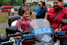 Dzień Dziecka ze strażą i policją