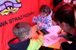 Dzień Dziecka ze strażą i policją
