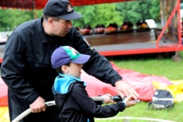 Dzień Dziecka ze strażą i policją