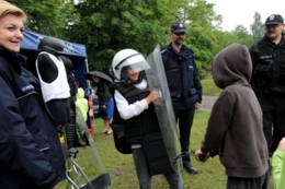 Dzień Dziecka ze strażą i policją