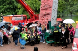 Dzień Dziecka ze strażą i policją