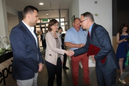 Cztery gwiazdki dla RENu