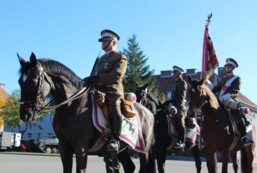 Przekazanie tradycji 2 Pułku Szwoleżer&oacute;w Rokitniańskich