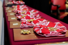 Odznaczenie Kr&oacute;lewskiem Orderem sw. Stanisława