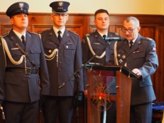 Awanse i wyr&oacute;żnienia funkcjonariuszy Aresztu  Śledczego