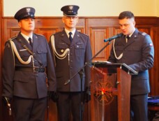 Awanse i wyr&oacute;żnienia funkcjonariuszy Aresztu  Śledczego