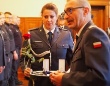 Awanse i wyr&oacute;żnienia funkcjonariuszy Aresztu  Śledczego