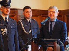 Awanse i wyr&oacute;żnienia funkcjonariuszy Aresztu  Śledczego