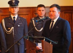 Awanse i wyr&oacute;żnienia funkcjonariuszy Aresztu  Śledczego
