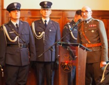 Awanse i wyr&oacute;żnienia funkcjonariuszy Aresztu  Śledczego
