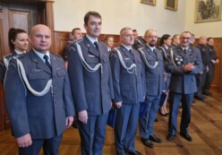 Awanse i wyr&oacute;żnienia funkcjonariuszy Aresztu  Śledczego