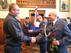 Awanse i wyr&oacute;żnienia funkcjonariuszy Aresztu  Śledczego