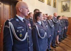 Awanse i wyr&oacute;żnienia funkcjonariuszy Aresztu  Śledczego