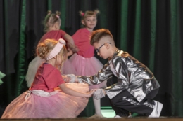 XII przegląd tańc&oacute;w dziecięcych 