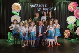 XII przegląd tańc&oacute;w dziecięcych 