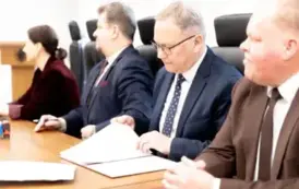 Podpisanie umowy na dofinasowanie z Urzędu Marszałkowskiego budowy boisk sportowych przy PSP 2 i PSP 8 2