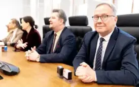 Podpisanie umowy na dofinasowanie z Urzędu Marszałkowskiego budowy boisk sportowych przy PSP 2 i PSP 8 7