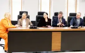 Podpisanie umowy na dofinasowanie z Urzędu Marszałkowskiego budowy boisk sportowych przy PSP 2 i PSP 8 15