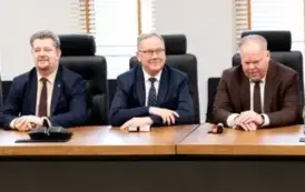 Podpisanie umowy na dofinasowanie z Urzędu Marszałkowskiego budowy boisk sportowych przy PSP 2 i PSP 8 18