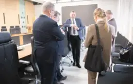 Podpisanie umowy na dofinasowanie z Urzędu Marszałkowskiego budowy boisk sportowych przy PSP 2 i PSP 8 20