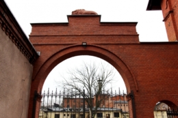 Brama przy Pałacu Wiechert&oacute;w