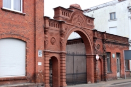 Brama przy Pałacu Wiechert&oacute;w