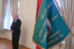 Przekazanie sztandaru do muzeum