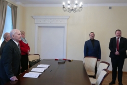 Przekazanie sztandaru do muzeum