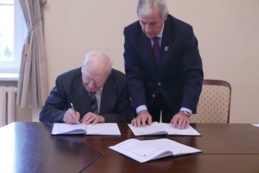 Przekazanie sztandaru do muzeum