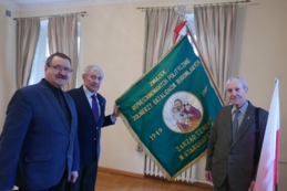 Przekazanie sztandaru do muzeum