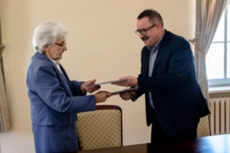 Przekazanie sztandaru Koła ZRPŻG