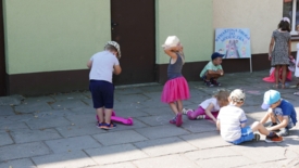 Modraczek ma nowe hulajnogi