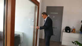 Prezydent sprzedawał okna
