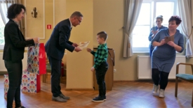 Drzewo z odpad&oacute;w