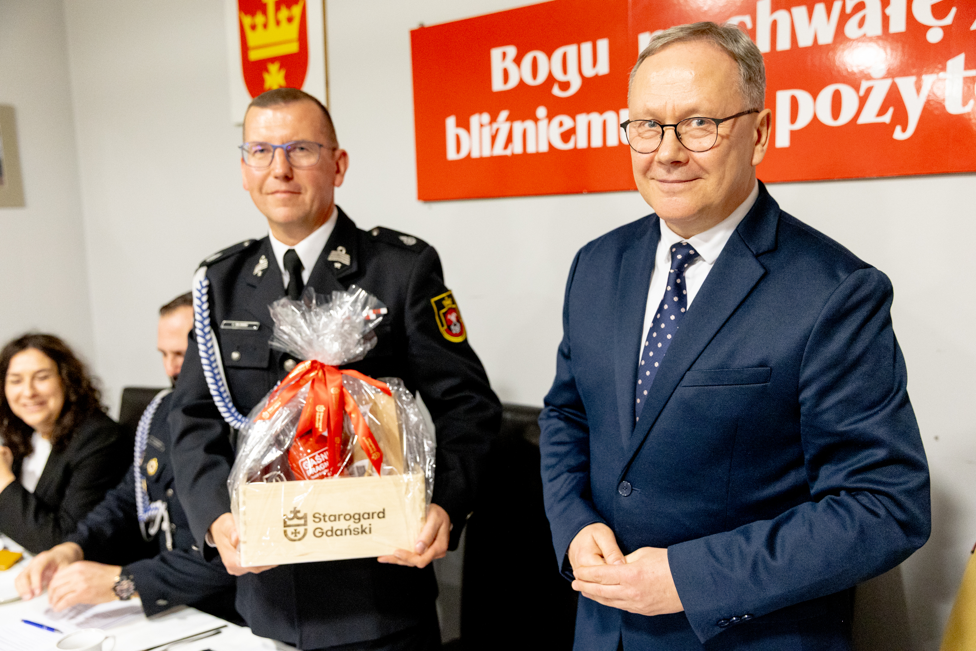 Prezes OSP StarogardGdański ŁukaszZblewski i&nbsp;prezydent miasta Janusz Stankowiak